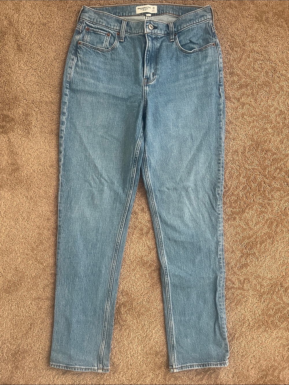 Abercrombie & Fitch Curve Love 90s Straight Mid Rise Jeans